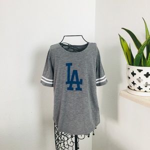 GENUINE MERCHANDISE M tee shirt LA